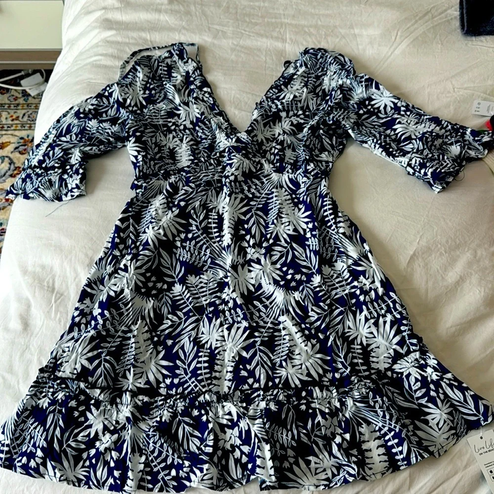 NWT blue and white floral V Neck Cupshe dress M - Picture 1 of 3